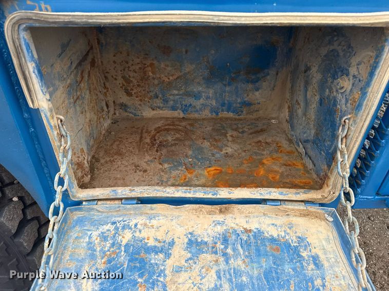 image for item EG5894 2007 Peterbilt 335 tank truck