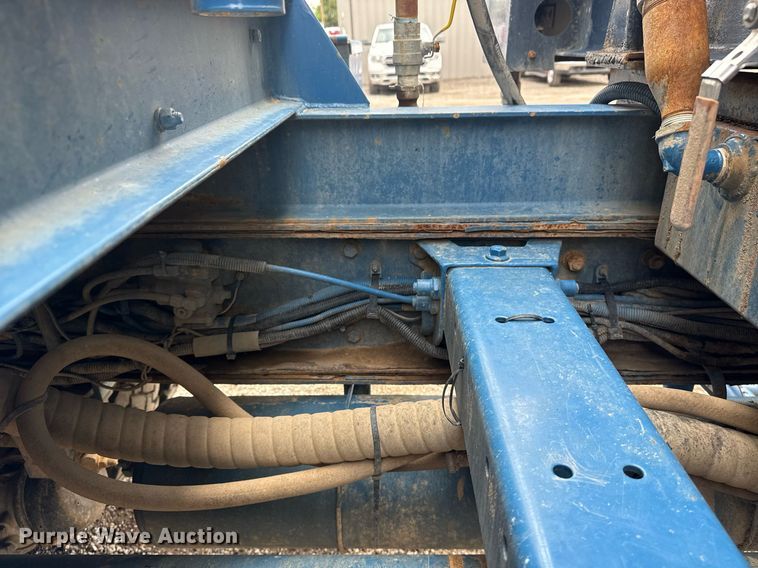 image for item EG5894 2007 Peterbilt 335 tank truck