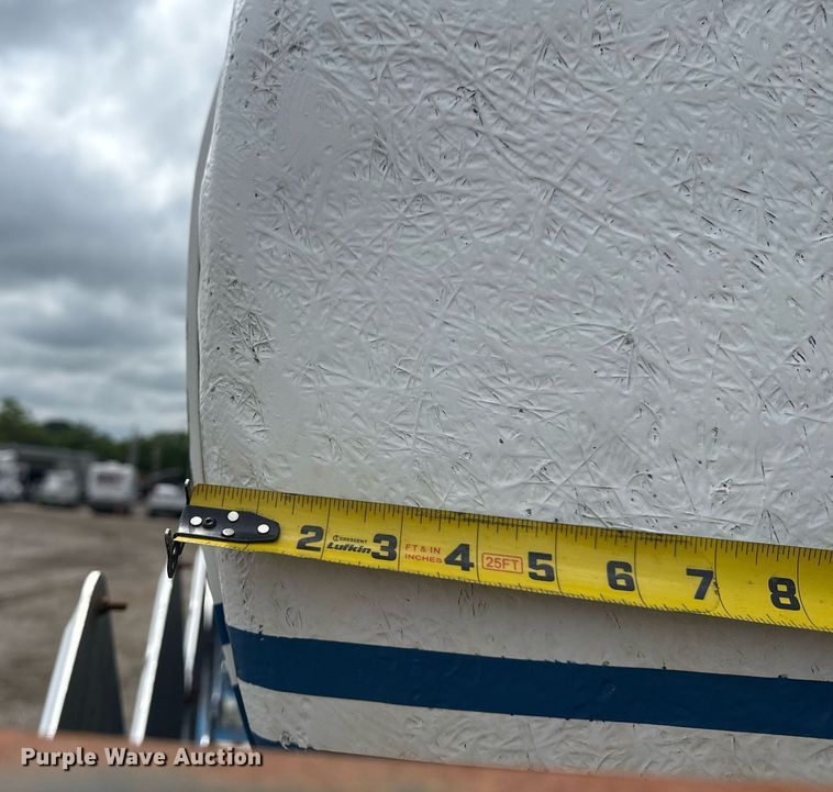 image for item EG5894 2007 Peterbilt 335 tank truck