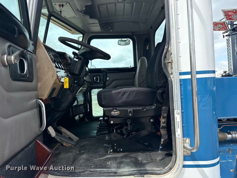 image for item EG5894 2007 Peterbilt 335 tank truck