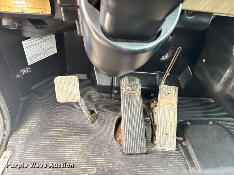 image for item EG5894 2007 Peterbilt 335 tank truck