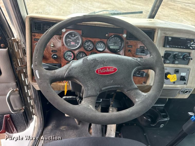 image for item EG5894 2007 Peterbilt 335 tank truck