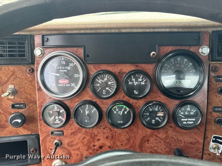 image for item EG5894 2007 Peterbilt 335 tank truck