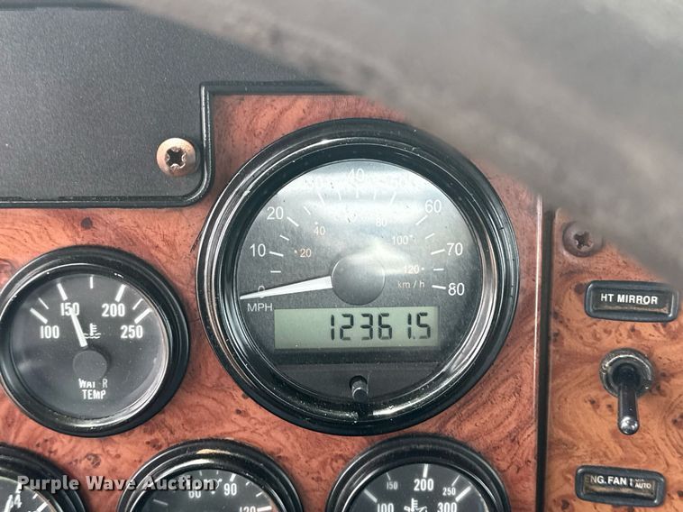 image for item EG5894 2007 Peterbilt 335 tank truck