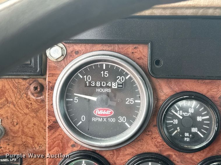 image for item EG5894 2007 Peterbilt 335 tank truck