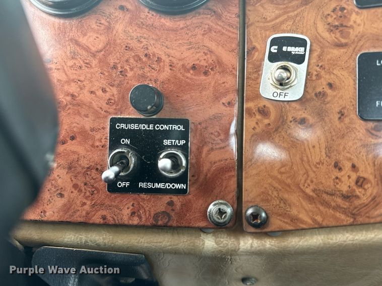 image for item EG5894 2007 Peterbilt 335 tank truck