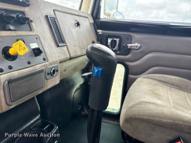 image for item EG5894 2007 Peterbilt 335 tank truck