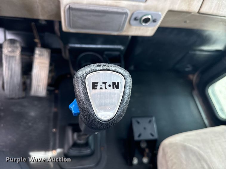 image for item EG5894 2007 Peterbilt 335 tank truck