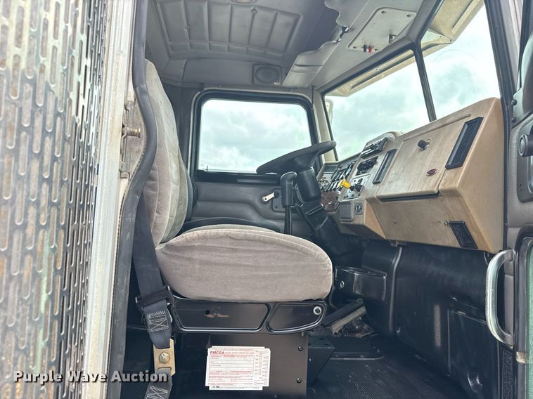 image for item EG5894 2007 Peterbilt 335 tank truck