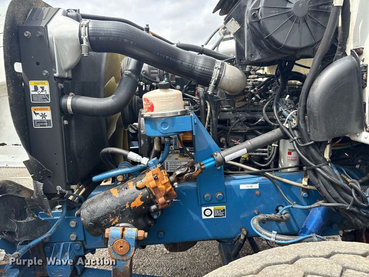 image for item EG5894 2007 Peterbilt 335 tank truck