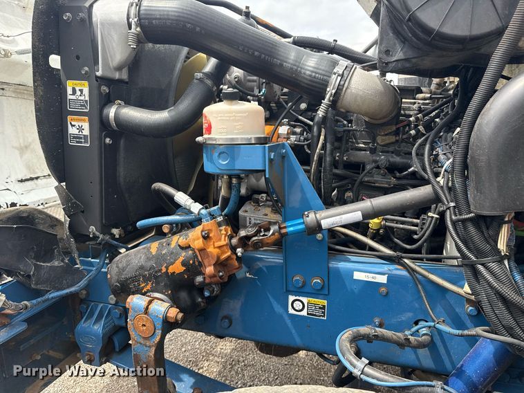 image for item EG5894 2007 Peterbilt 335 tank truck