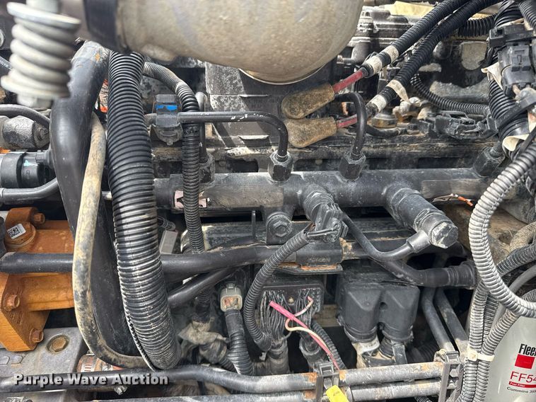 image for item EG5894 2007 Peterbilt 335 tank truck