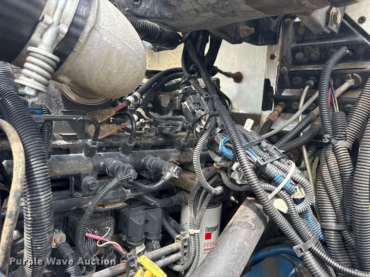 image for item EG5894 2007 Peterbilt 335 tank truck