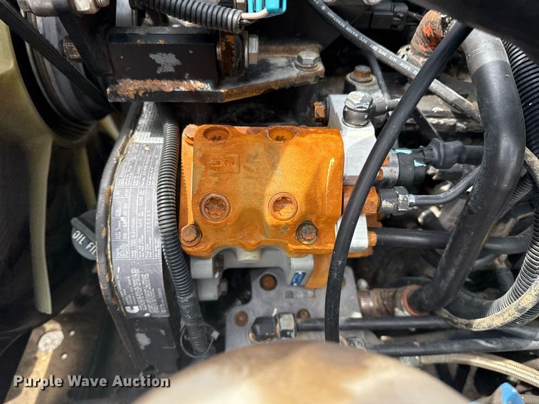 image for item EG5894 2007 Peterbilt 335 tank truck