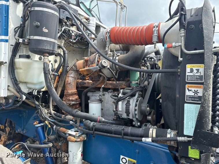 image for item EG5894 2007 Peterbilt 335 tank truck