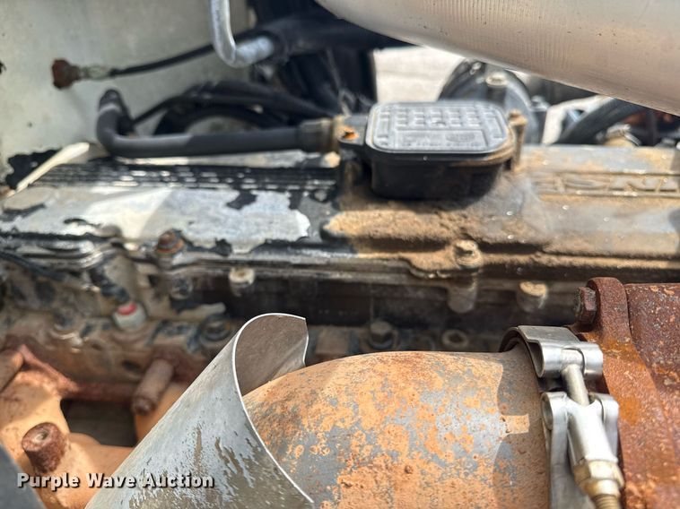 image for item EG5894 2007 Peterbilt 335 tank truck