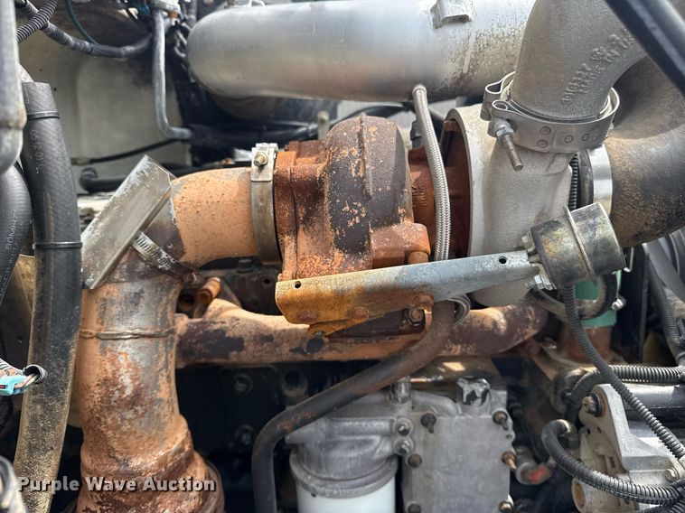 image for item EG5894 2007 Peterbilt 335 tank truck