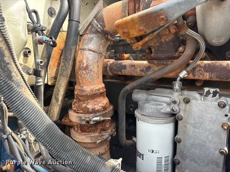 image for item EG5894 2007 Peterbilt 335 tank truck