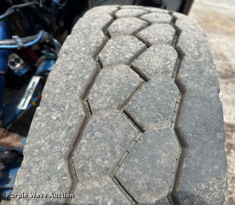 image for item EG5894 2007 Peterbilt 335 tank truck