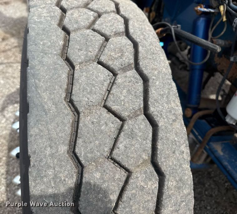 image for item EG5894 2007 Peterbilt 335 tank truck