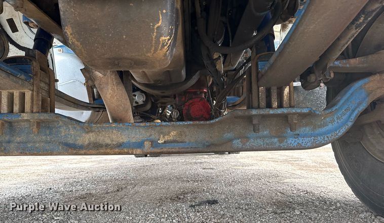 image for item EG5894 2007 Peterbilt 335 tank truck