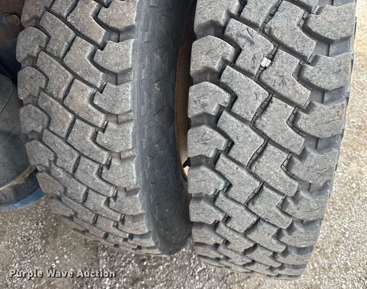 image for item EG5894 2007 Peterbilt 335 tank truck