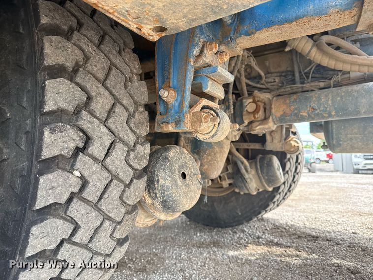 image for item EG5894 2007 Peterbilt 335 tank truck