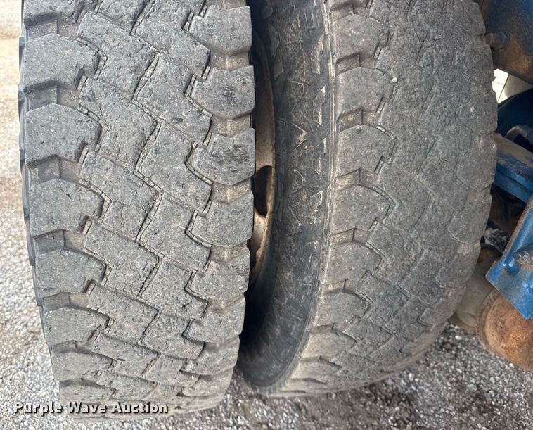 image for item EG5894 2007 Peterbilt 335 tank truck