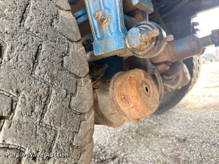 image for item EG5894 2007 Peterbilt 335 tank truck