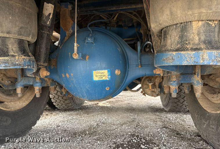 image for item EG5894 2007 Peterbilt 335 tank truck