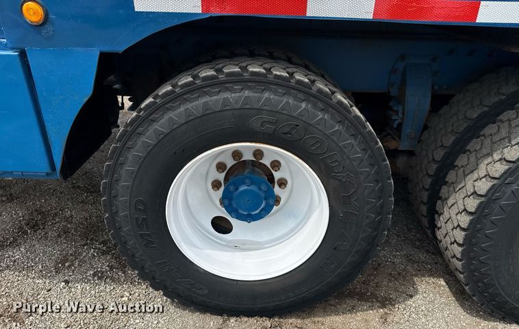 image for item EG5894 2007 Peterbilt 335 tank truck