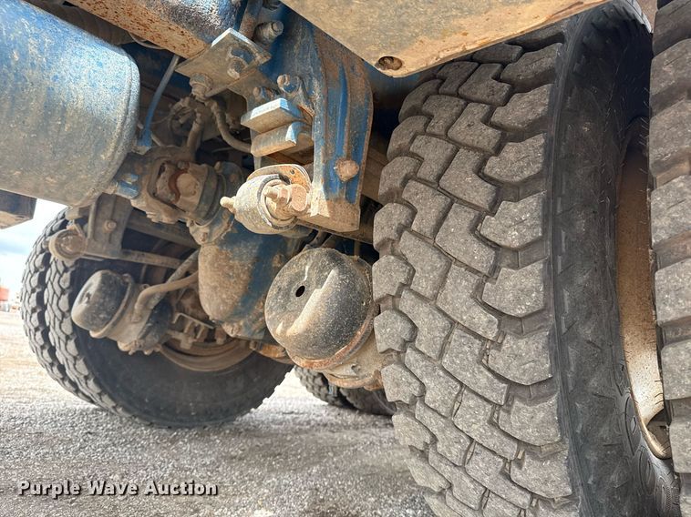 image for item EG5894 2007 Peterbilt 335 tank truck