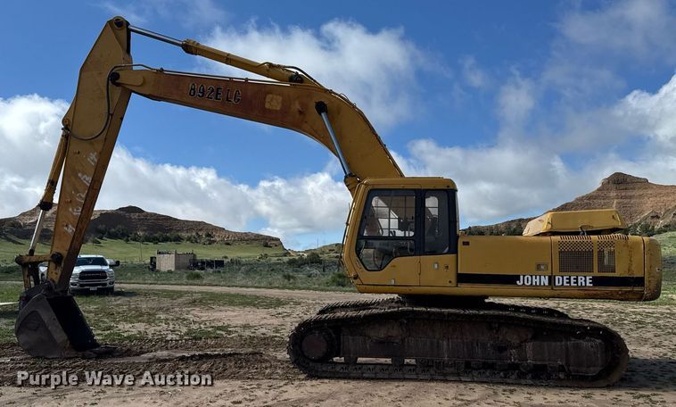 image for item EG6524 1993 John Deere 892E LC excavator