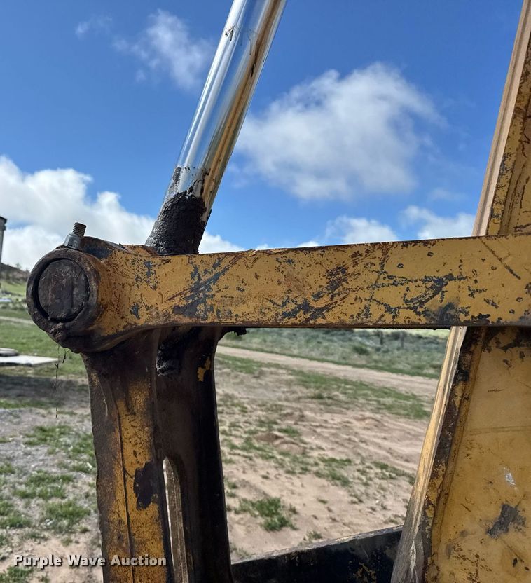 image for item EG6524 1993 John Deere 892E LC excavator