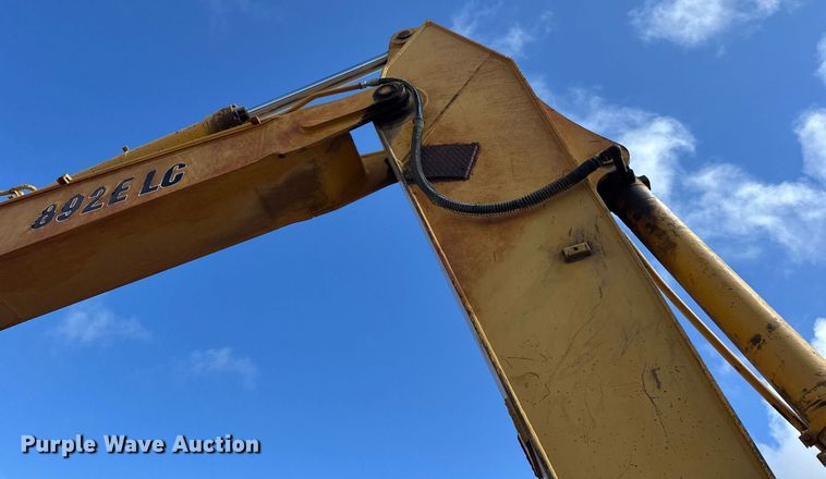 image for item EG6524 1993 John Deere 892E LC excavator