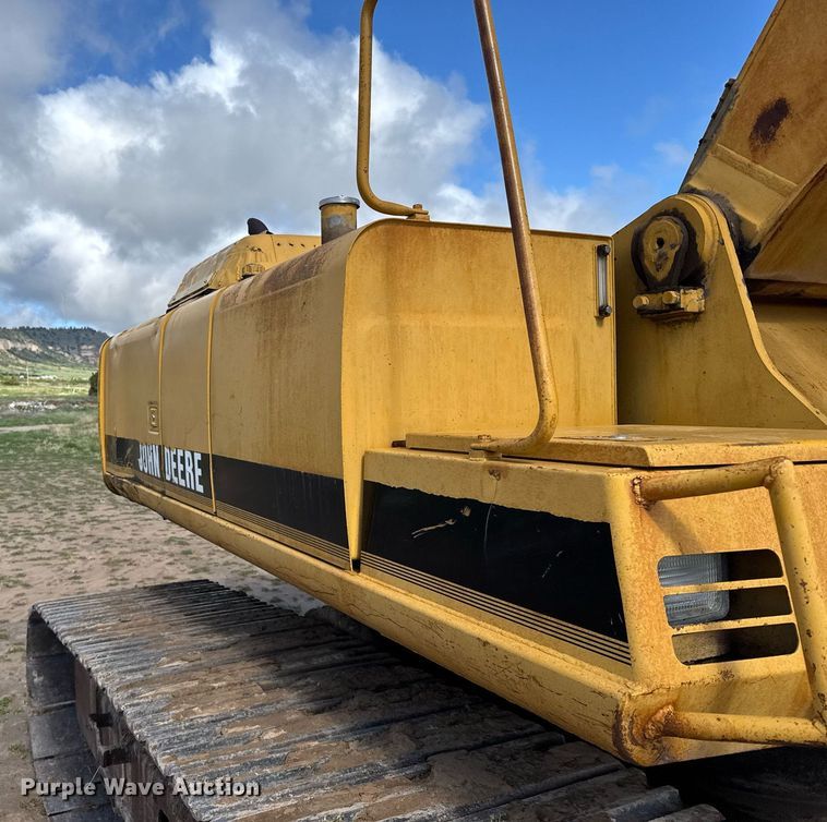 image for item EG6524 1993 John Deere 892E LC excavator