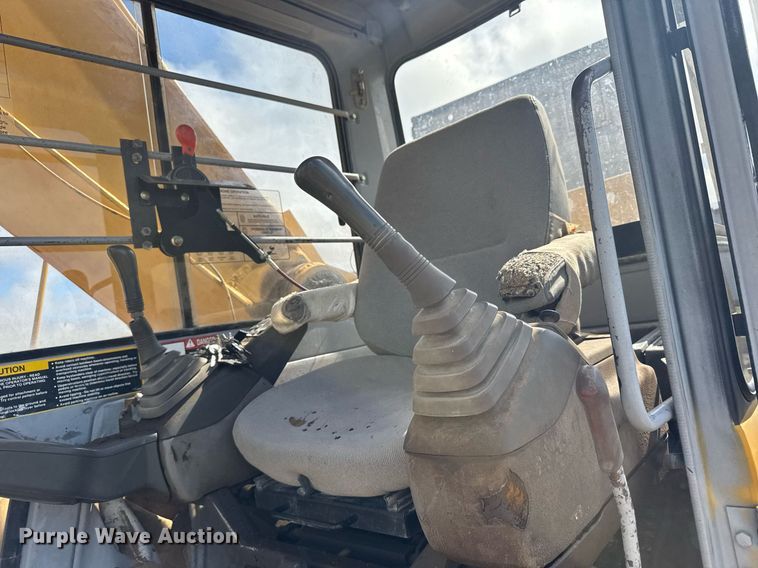 image for item EG6524 1993 John Deere 892E LC excavator