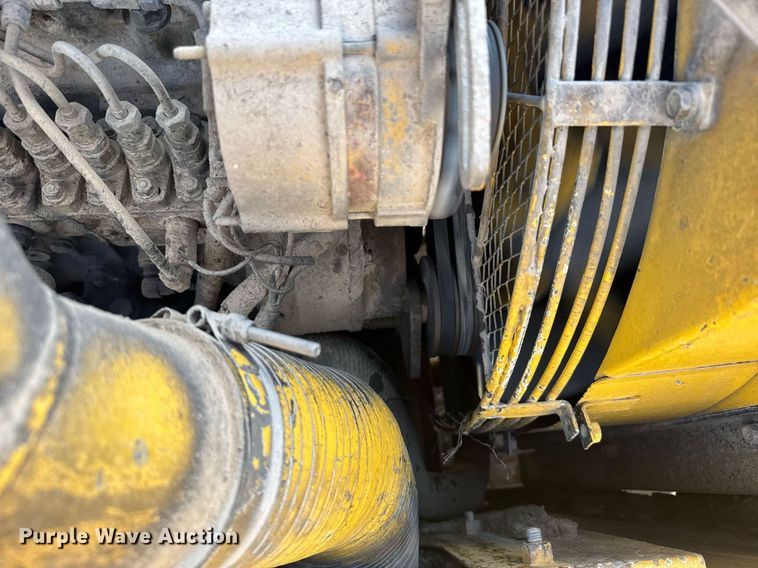 image for item EG6524 1993 John Deere 892E LC excavator