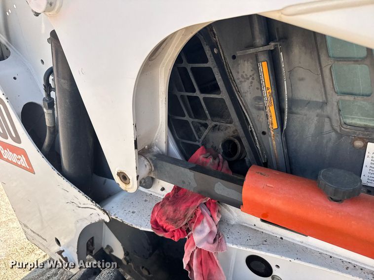 image for item EG6533 2007 Bobcat A300 skid steer loader