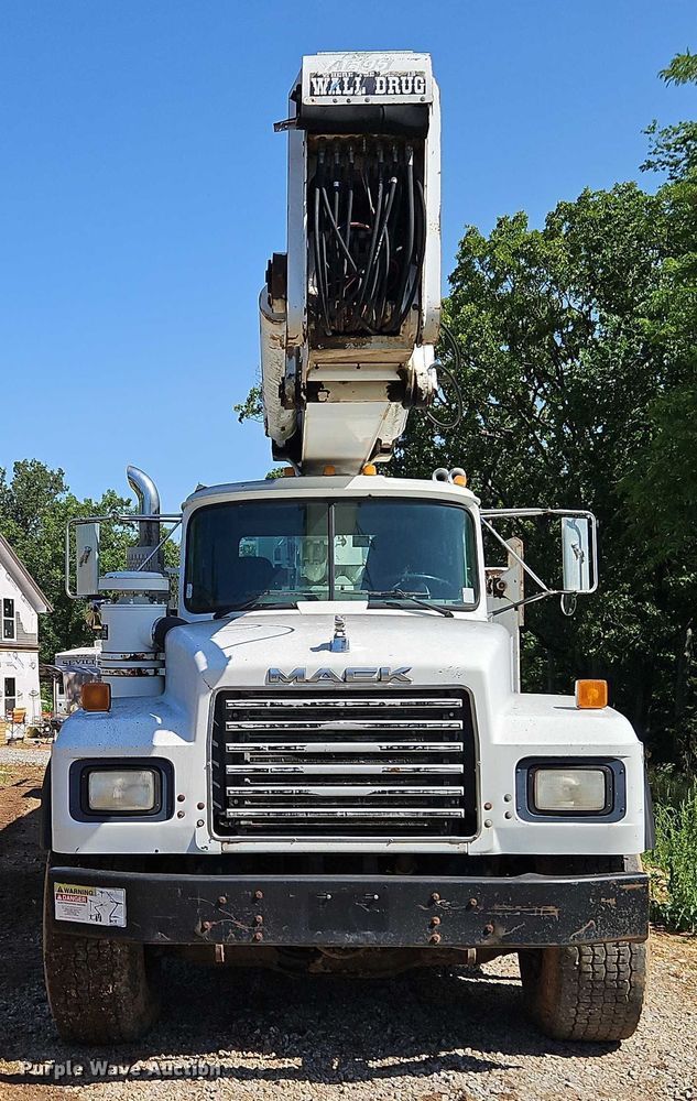 image for item EJ0074 1995 Mack RD bucket truck