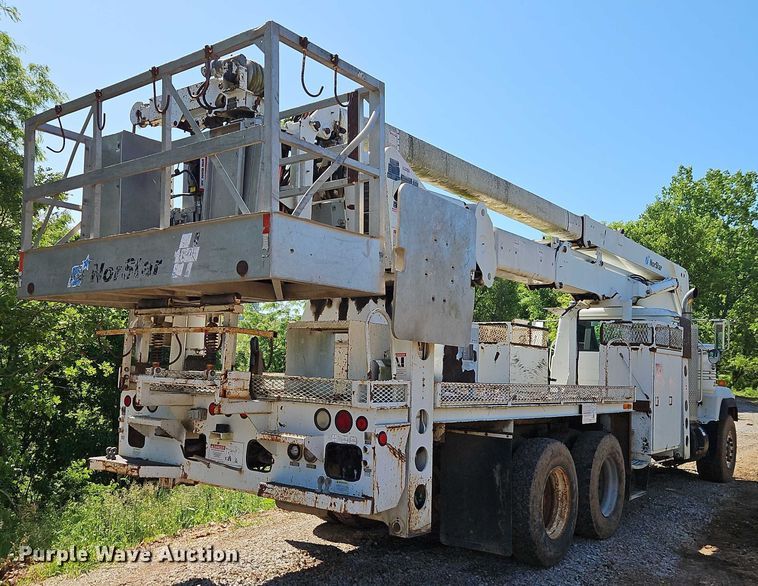 image for item EJ0074 1995 Mack RD bucket truck