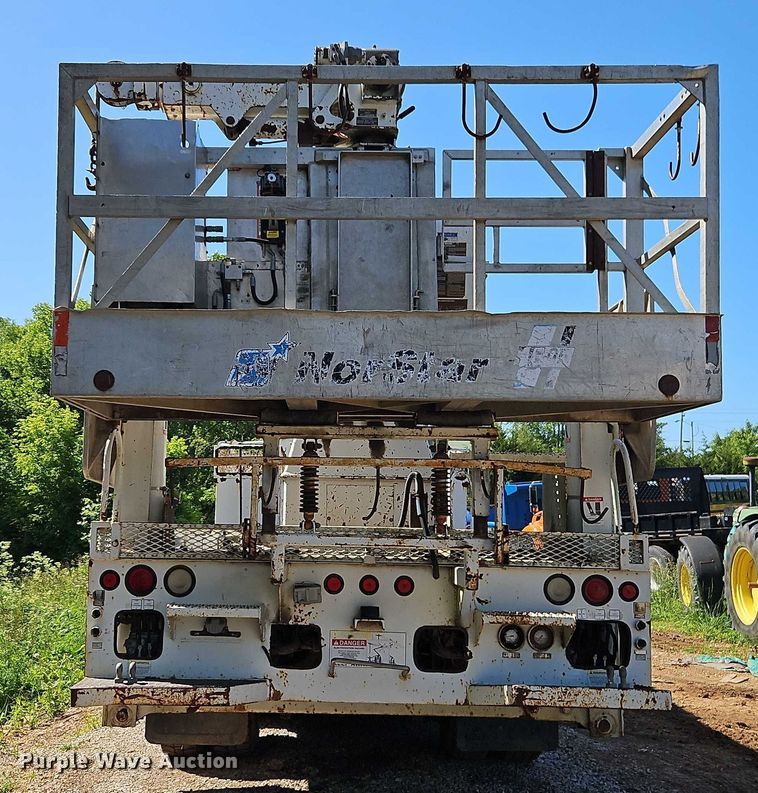 image for item EJ0074 1995 Mack RD bucket truck