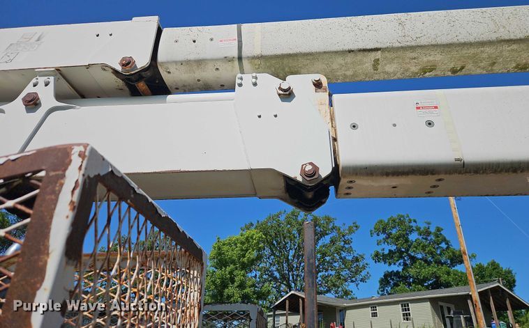 image for item EJ0074 1995 Mack RD bucket truck