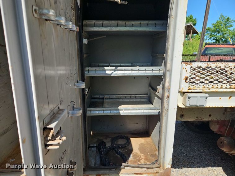 image for item EJ0074 1995 Mack RD bucket truck