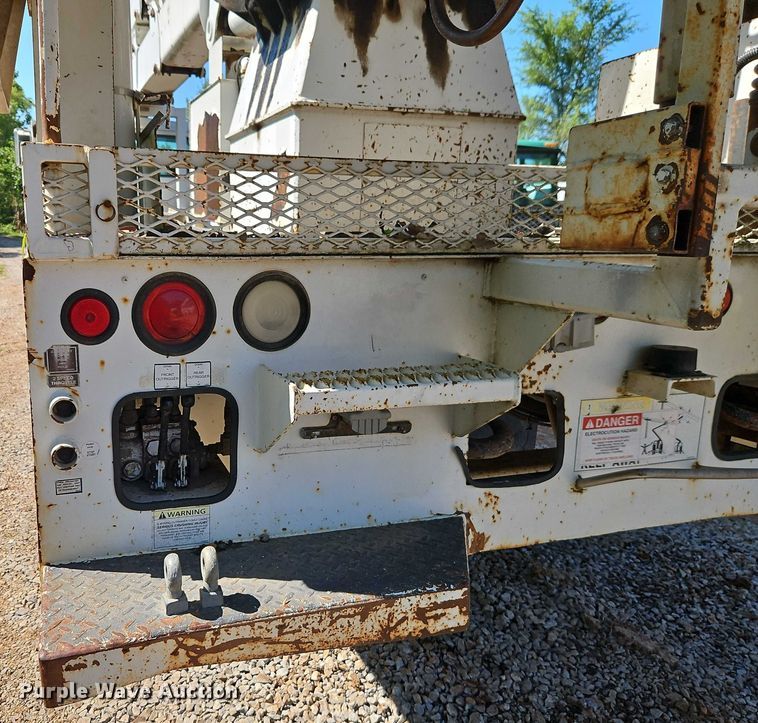 image for item EJ0074 1995 Mack RD bucket truck