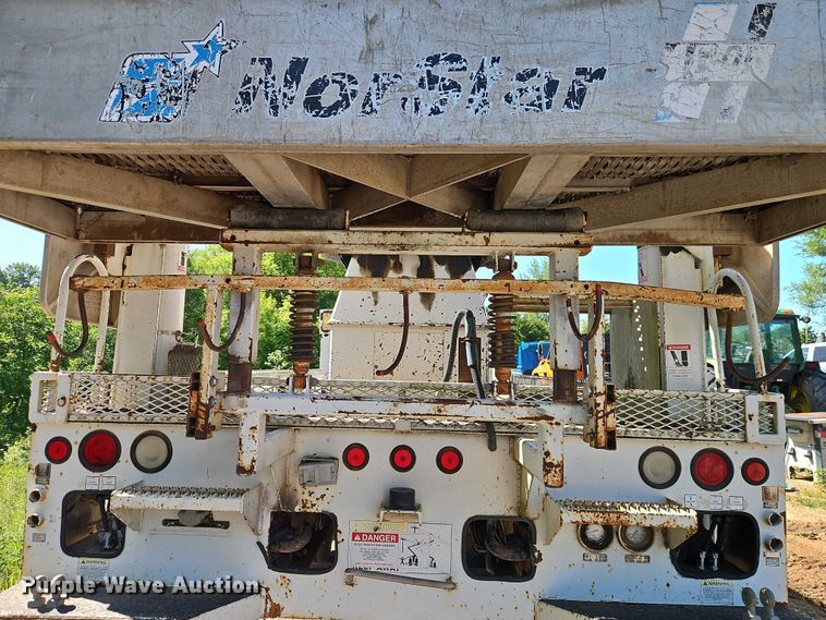 image for item EJ0074 1995 Mack RD bucket truck