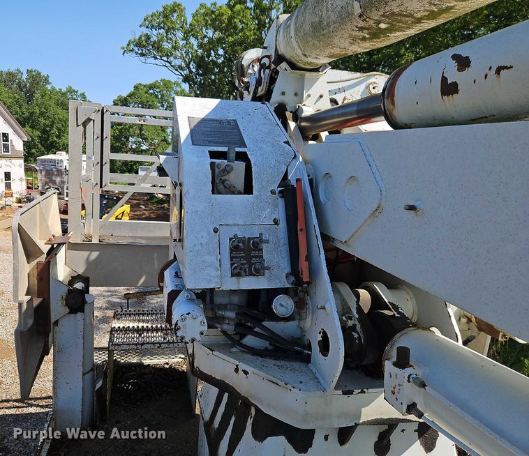 image for item EJ0074 1995 Mack RD bucket truck