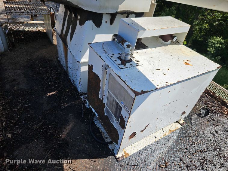 image for item EJ0074 1995 Mack RD bucket truck