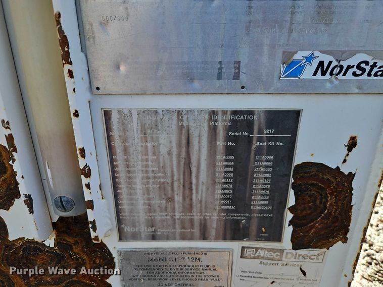 image for item EJ0074 1995 Mack RD bucket truck