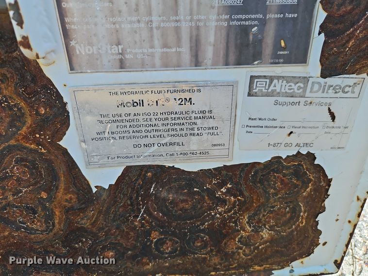 image for item EJ0074 1995 Mack RD bucket truck